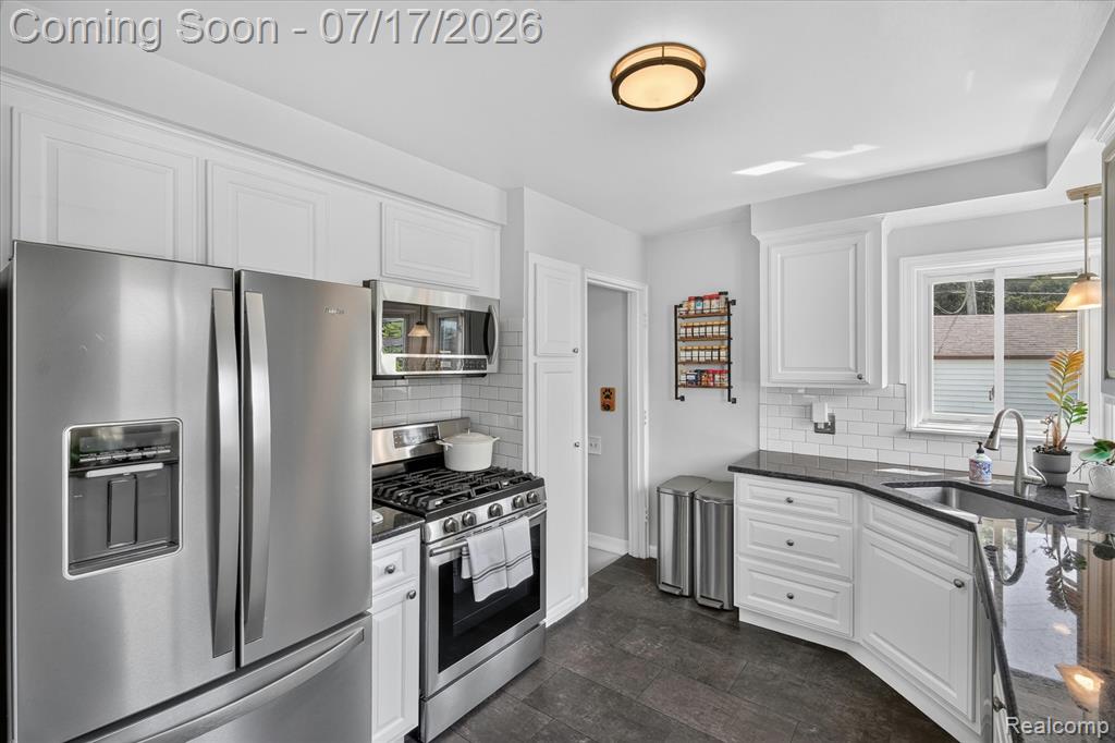 11014 Garden Street, Livonia, MI 48150 — Photo 8