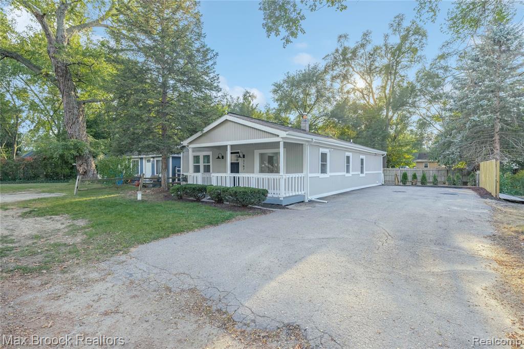 3187 Woodlawn Street, Commerce Twp, MI 48390 — Photo 2