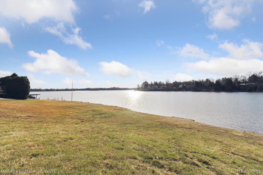 47853 N SHORE Drive, Van Buren, MI 48111 — Photo 42