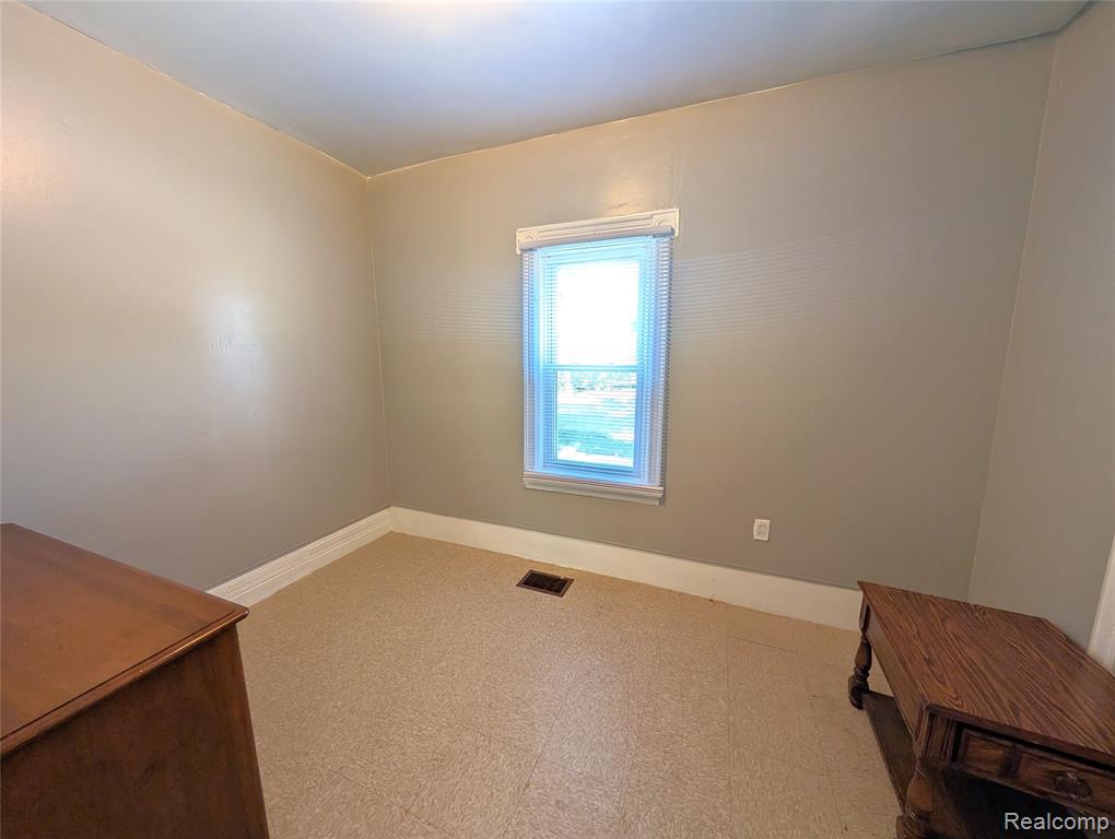 32 LABADIE Street, Ecorse, MI 48229 — Photo 8