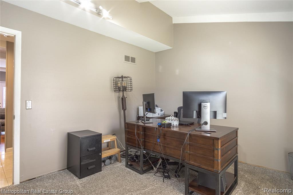 6364 Pinecroft Drive, West Bloomfield, MI — Photo 15