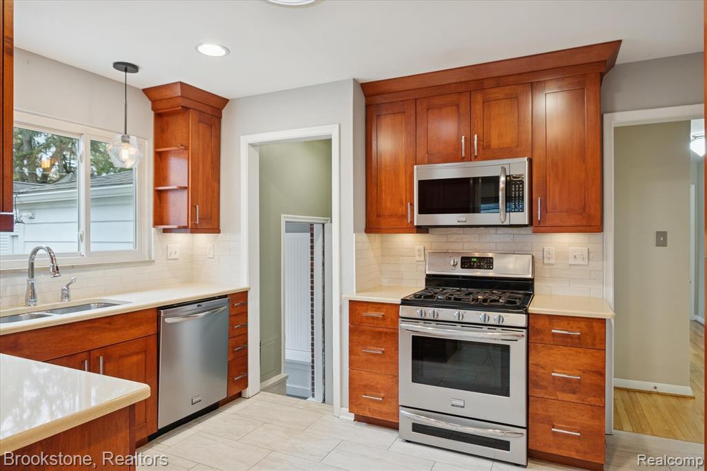 16951 Locherbie Avenue, Beverly Hills, MI 48025 — Photo 15