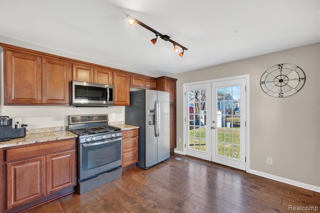 438 W Brockton Avenue, Madison Heights, MI 48071 — Photo 15