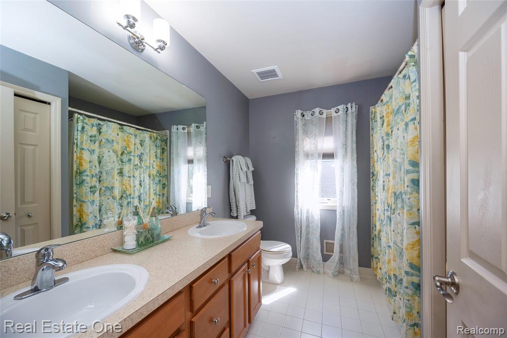 3481 Castlewood Court, Wixom, MI — Photo 54