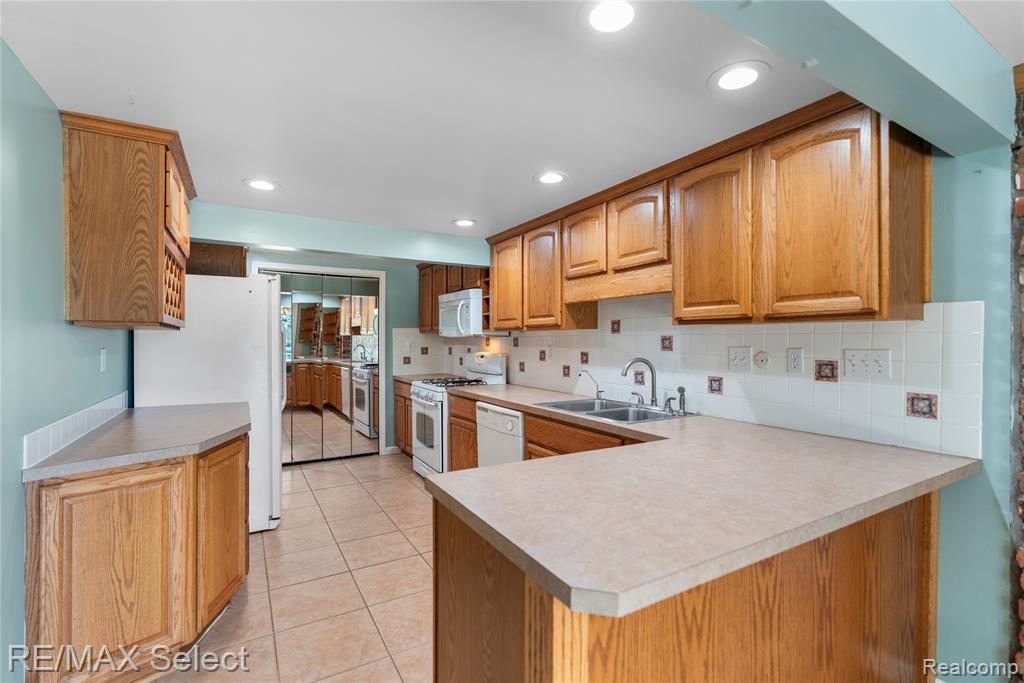 16172 Crest Drive, Linden, MI 48451 — Photo 16