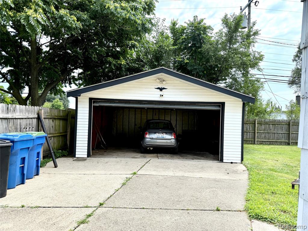8220 Rivard Avenue, Warren, MI 48089 — Photo 15