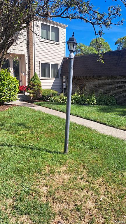 1 W WILLIAMSBURG TOWNE Street E, Southfield, MI 48075 — Photo 2