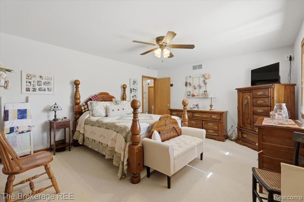 6057 Center Road, Grand Blanc, MI 48439 — Photo 30