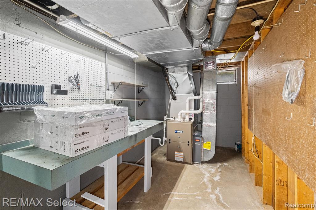 7173 Porter Road, Grand Blanc, MI 48439 — Photo 32