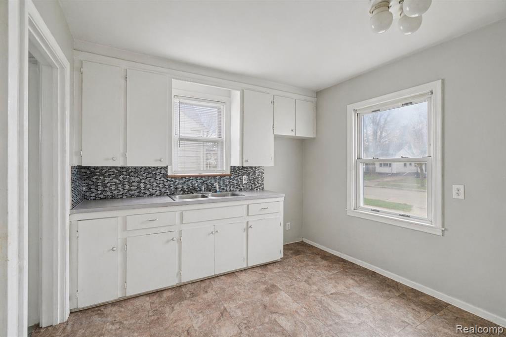 19717 Kenosha Street, Harper Woods, MI 48225 — Photo 12