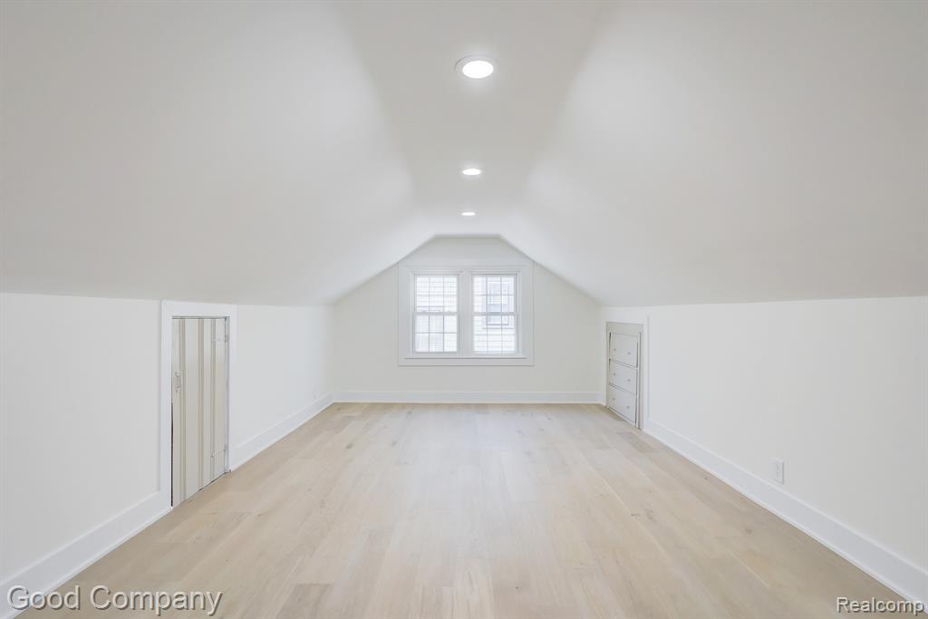 23 Fairwood Boulevard, Pleasant Ridge, MI — Photo 32