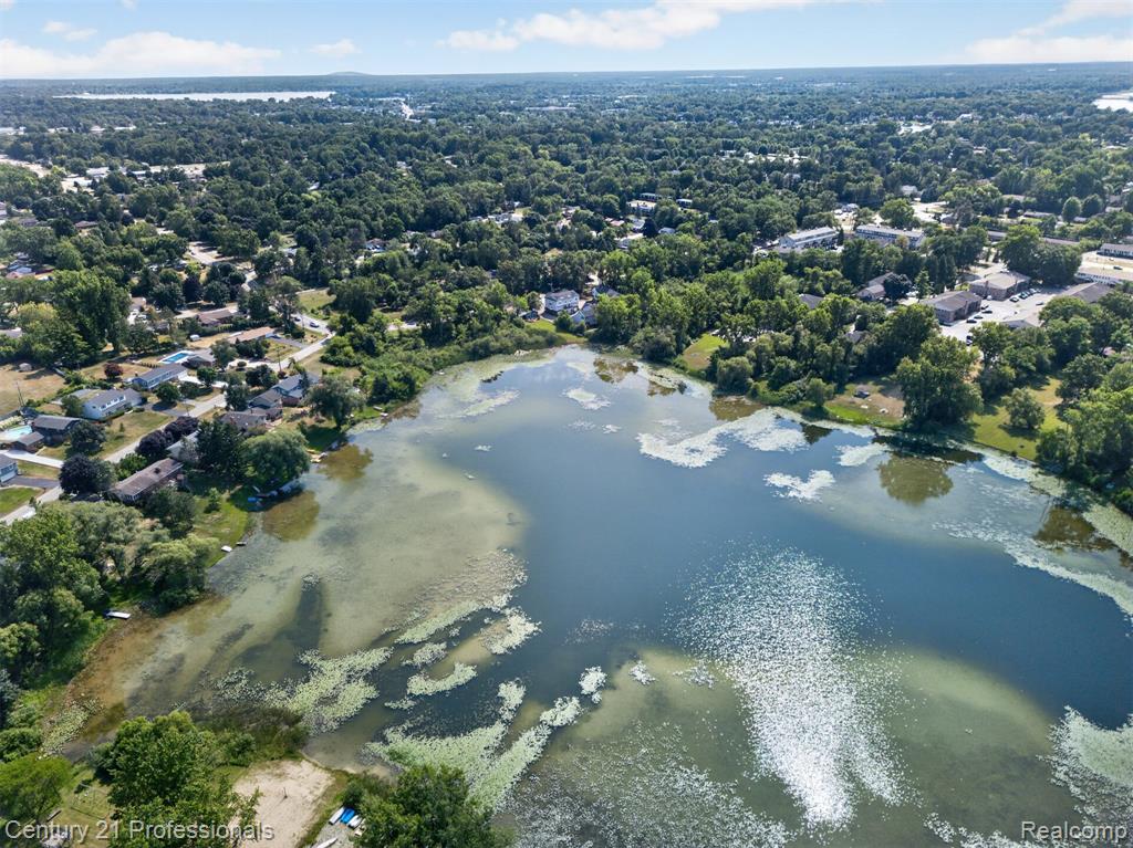 2042 Decker Road, Walled Lake, MI 48390 — Photo 46