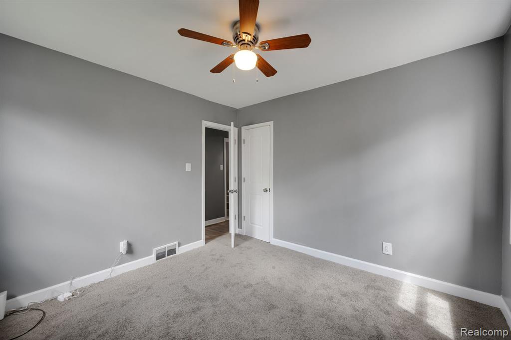 9201 BOLEYN Street, Detroit, MI 48224 — Photo 16