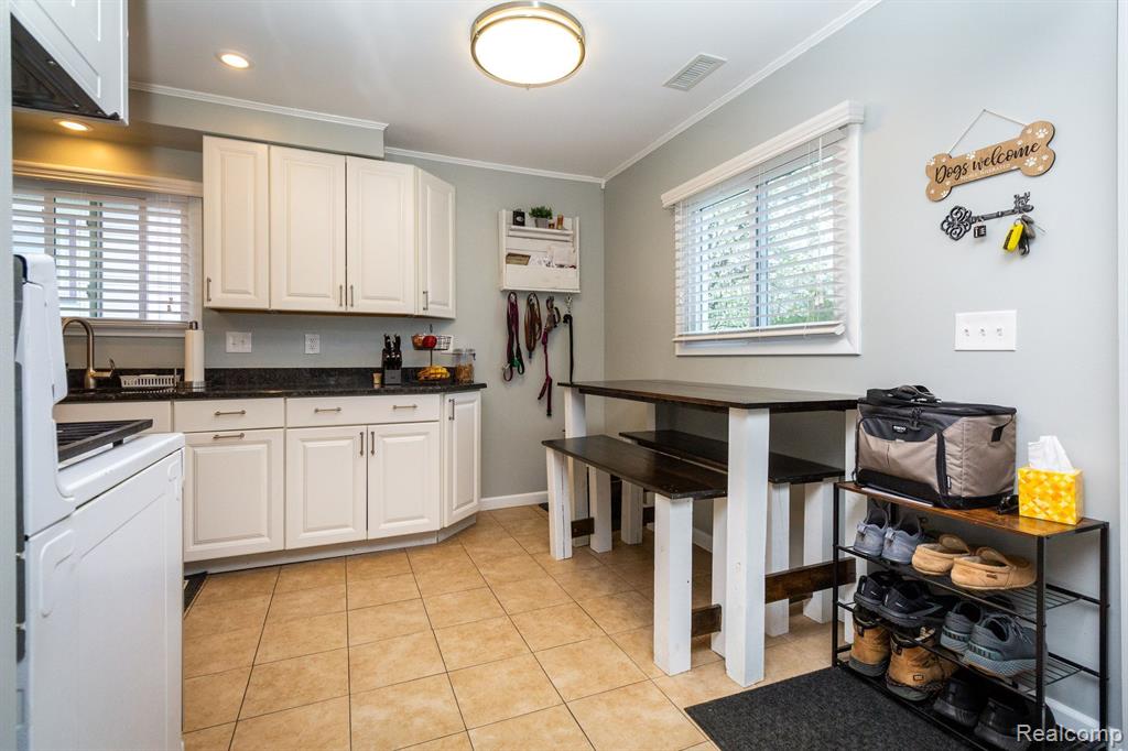 7615 DEERING Street, Westland, MI — Photo 9