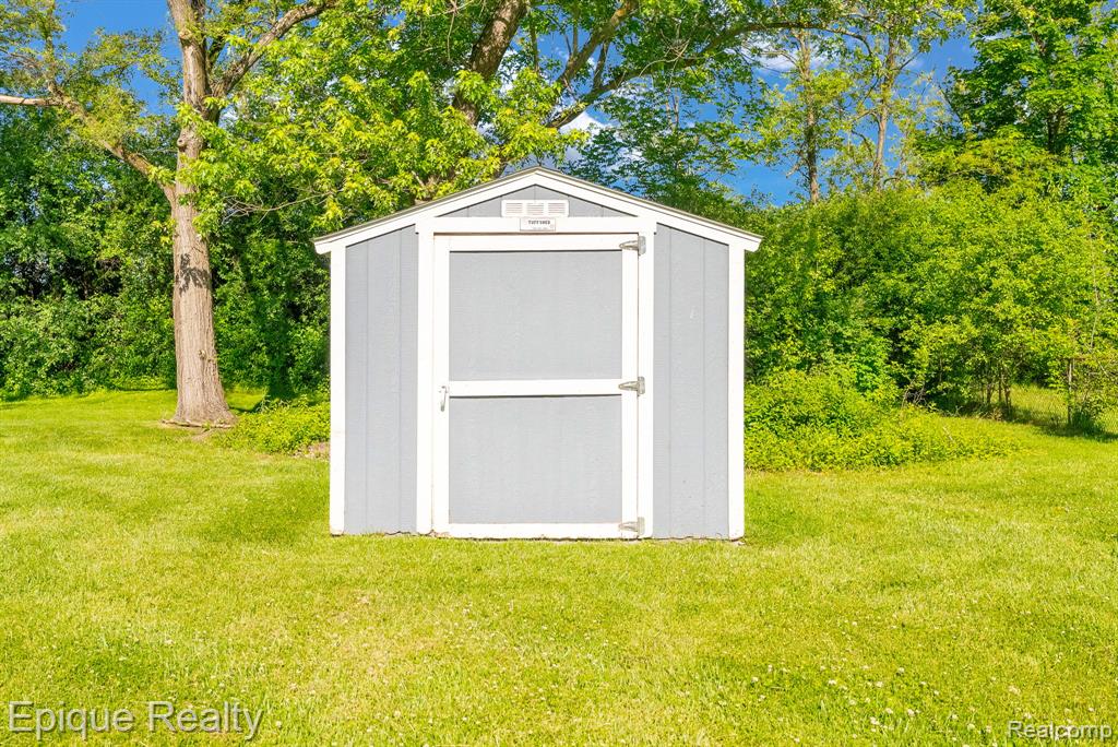 8052 Dungarvin Drive, Grand Blanc, MI 48439 — Photo 39