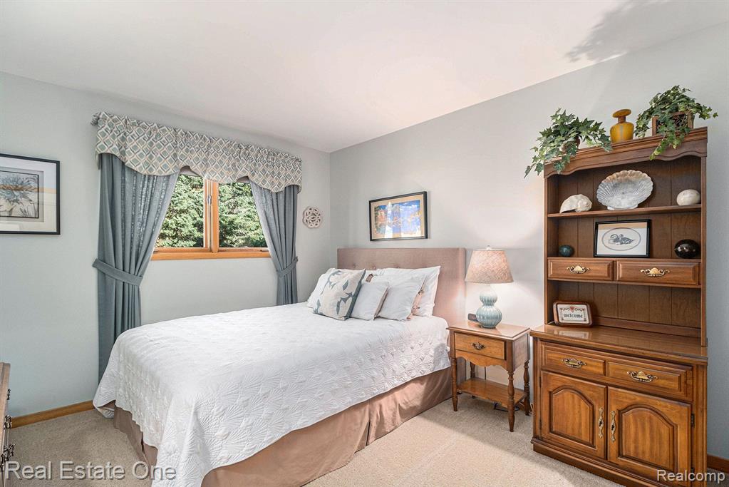 8323 FAWN VALLEY Drive, Clarkston, MI 48348 — Photo 22