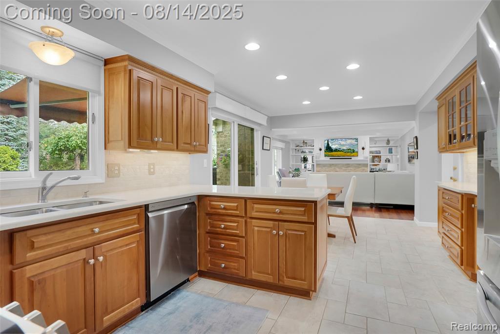 399 Silvervale Drive, Rochester Hills, MI 48309 — Photo 12