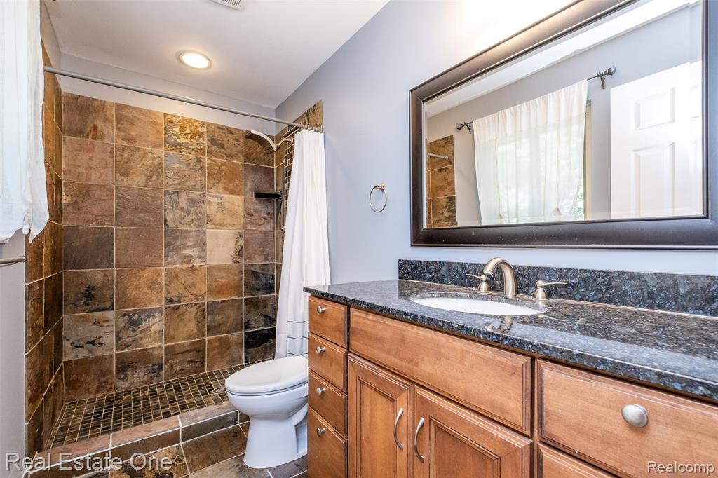 4079 Cumberland Court, Commerce Twp, MI 48390 — Photo 36