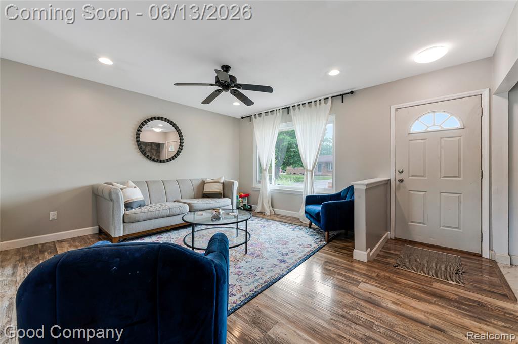 18489 Matthew Drive, Clinton Twp, MI 48035 — Photo 4