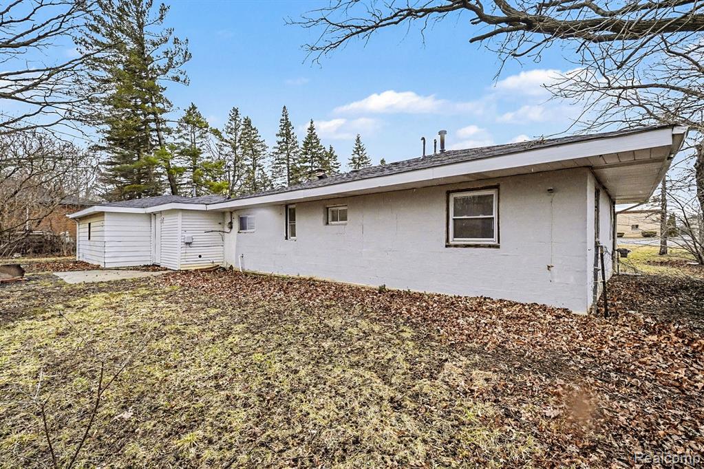 4267 Torrey Road, Flint, MI 48507 — Photo 17
