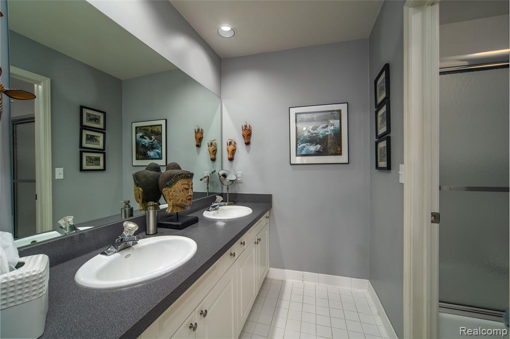 7422 Autumn Hill Drive, West Bloomfield, MI 48323 — Photo 11