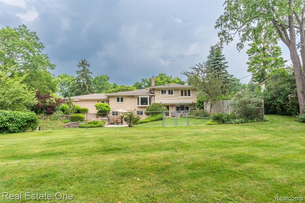 915 BRANTFORD Road, Rochester, MI 48306 — Photo 32