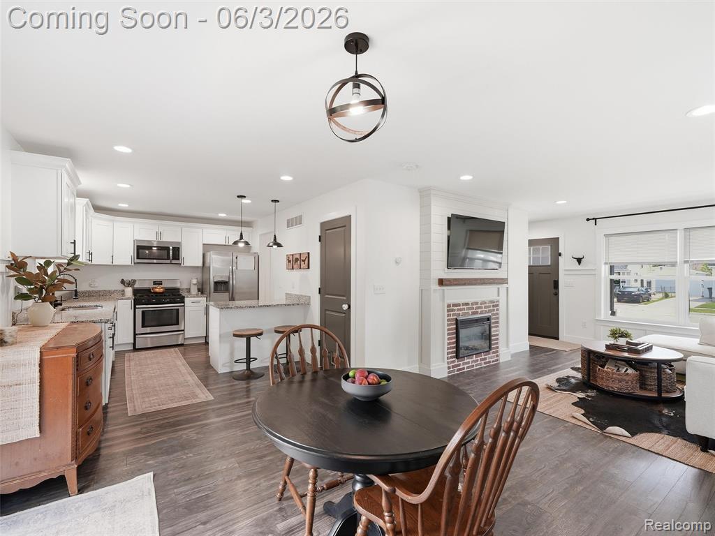 70 W Shevlin Avenue, Hazel Park, MI 48030 — Photo 8