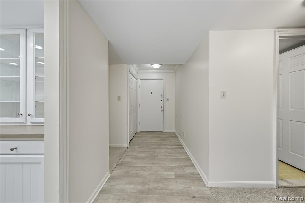 19710 W 13 Mile Road, 108, Beverly Hills, MI 48025 — Photo 14
