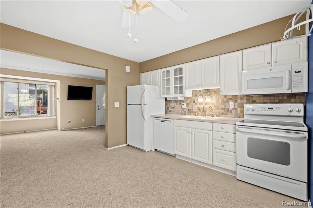 616 RICKETT Road, 111, Brighton, MI 48116 — Photo 7