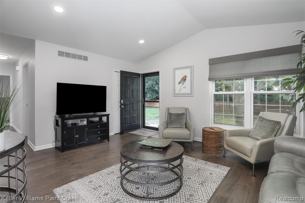 7617 Woodview Drive, 48, Waterford, MI 48327 — Photo 5