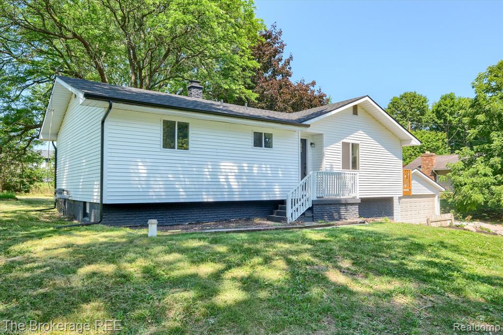 1401 Hillside Drive, Flint, MI 48532 — Photo 3