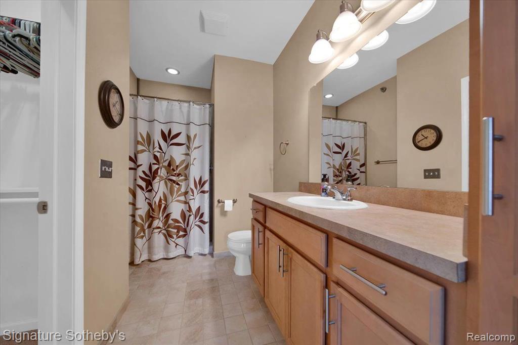 649 VINEWOOD Street, Wyandotte, MI 48192 — Photo 13