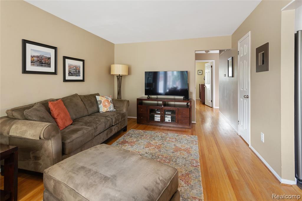 6523 N Vernon Street, Dearborn Heights, MI 48127 — Photo 4