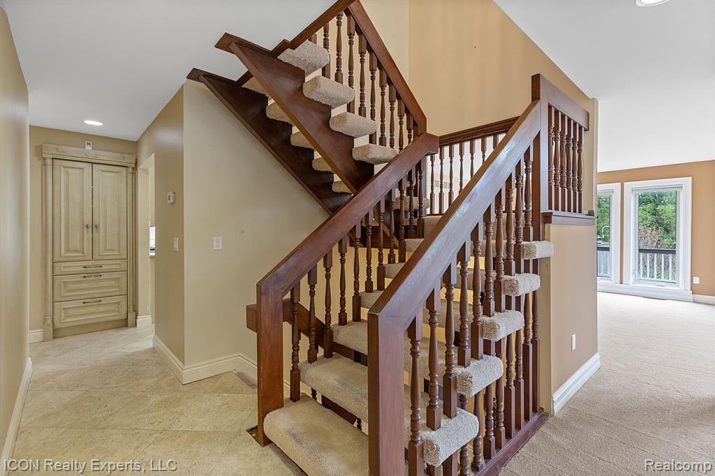 5215 DEER RUN Circle, Orchard Lake Village, MI 48323 — Photo 4