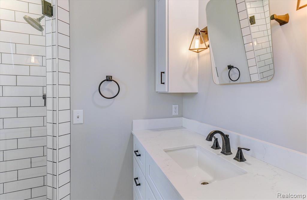 1293 BRAMBLES Drive, Waterford, MI 48328 — Photo 11