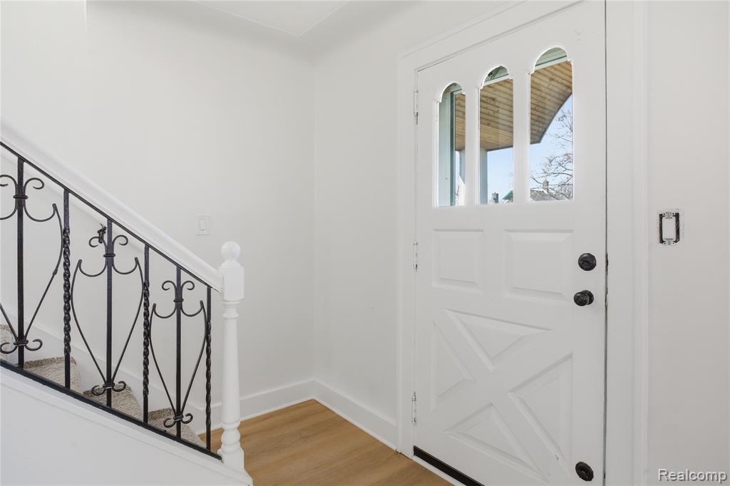 41 W George Avenue, Hazel Park, MI 48030 — Photo 2