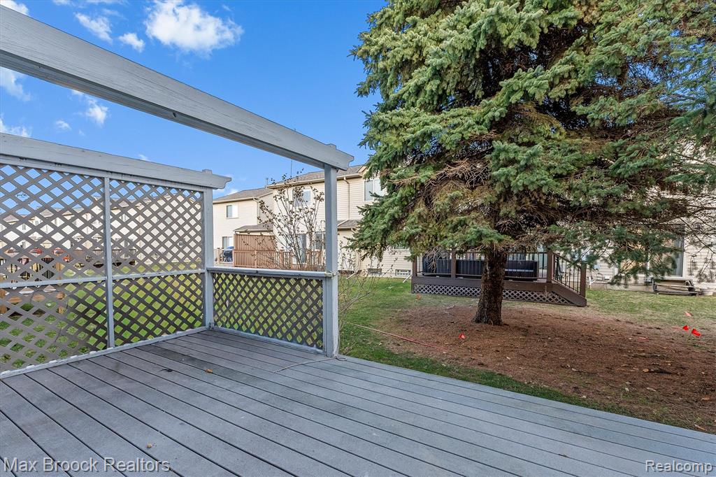 24530 Pineview Street, Oak Park, MI 48237 — Photo 31