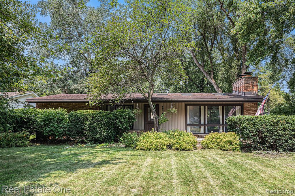 60610 Sue Street, South Lyon, MI 48178 — front exterior