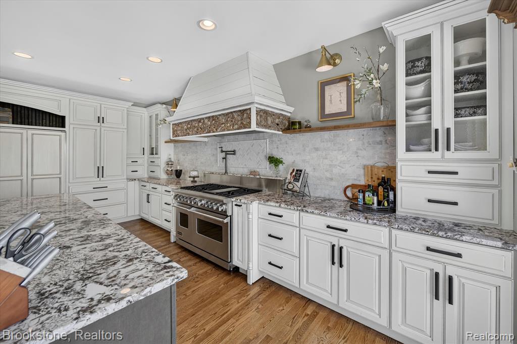 1270 Gleneagles, Highland, MI — Photo 14