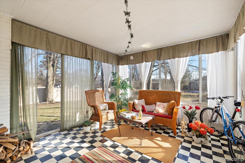 17601 Cambridge Boulevard, Lathrup Village, MI 48076 — Photo 17