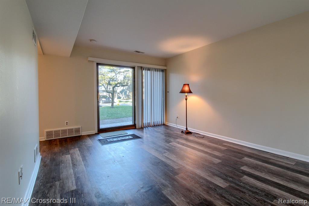 9629 Bayview Drive, 106, Ypsilanti, MI 48197 — Photo 11