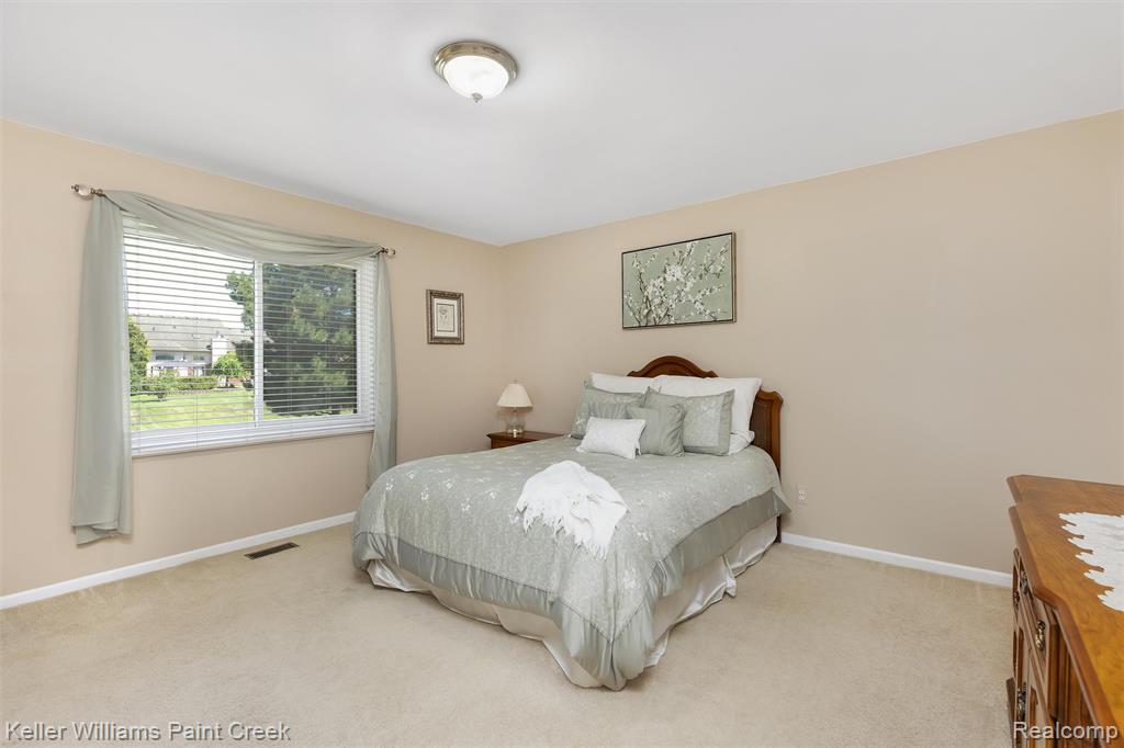 49240 Shenandoah Drive, Macomb, MI 48044 — Photo 12