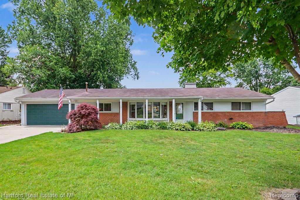 41131 S McMahon Circle, Novi, MI — Photo 2