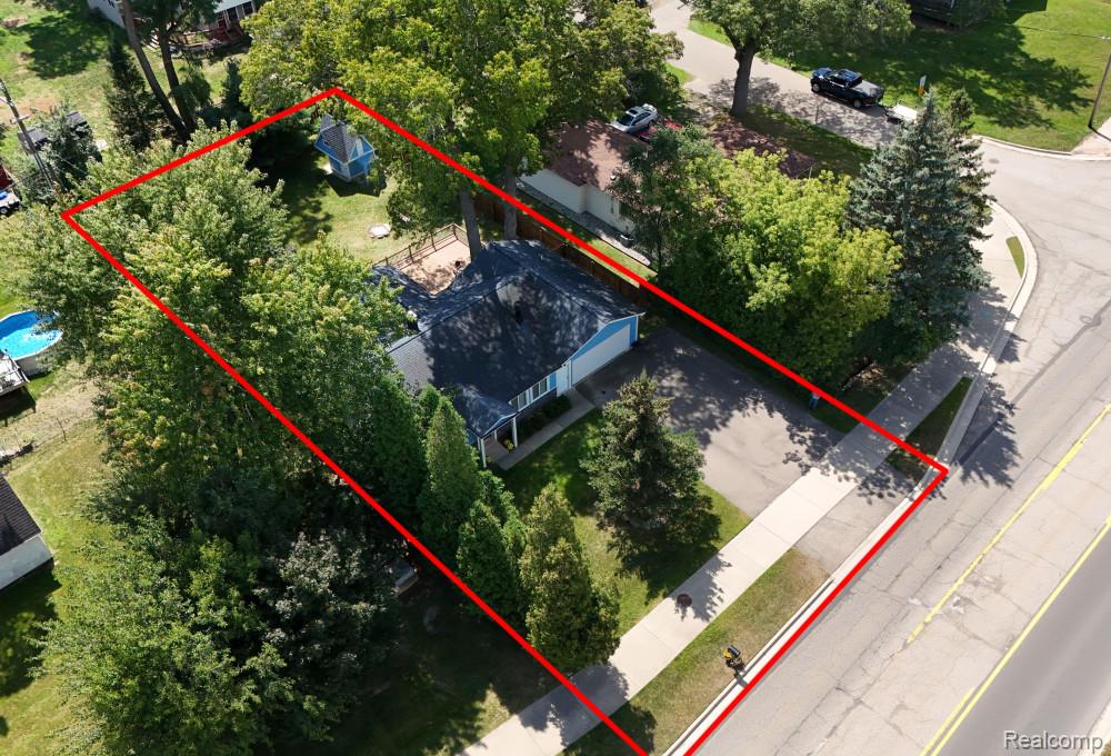 7377 Cooley Lake Road, West Bloomfield, MI 48324 — Photo 50