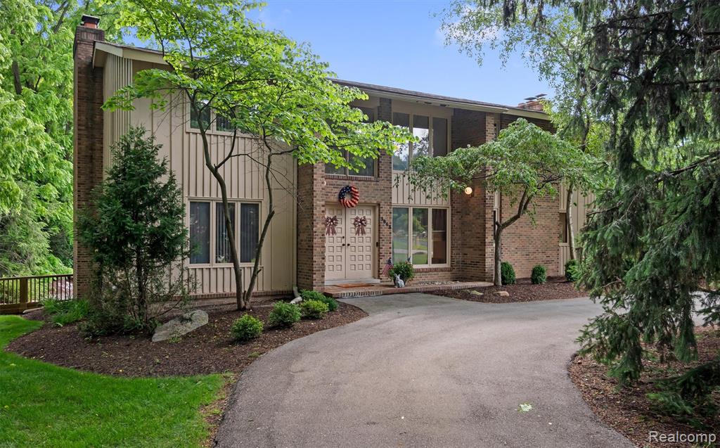 5863 Seville Circle, Orchard Lake Village, MI 48324 — Photo 2