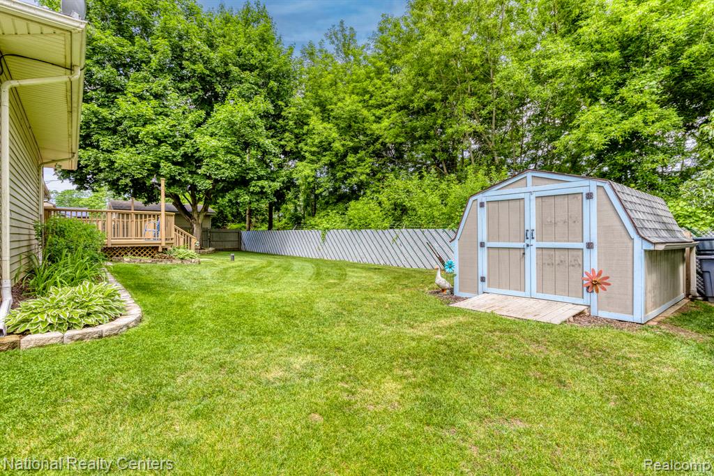 9150 Maplewood Drive, White Lake, MI — Photo 25