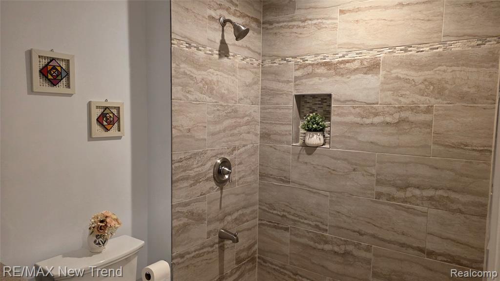 49717 Hartwick Drive, Novi, MI — Photo 7