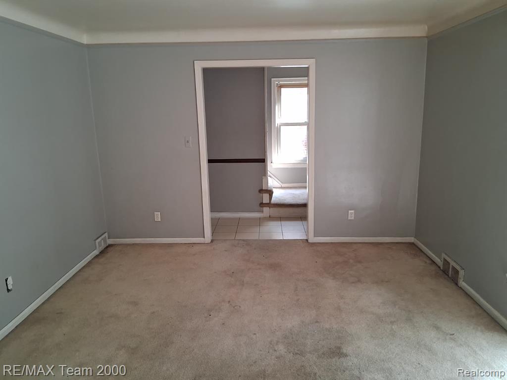 5228 Hillcrest Street, Detroit, MI 48236 — Photo 3