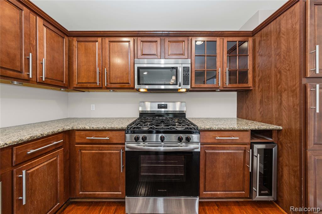 740 Eastbridge Court, Rochester Hills, MI 48307 — Photo 16