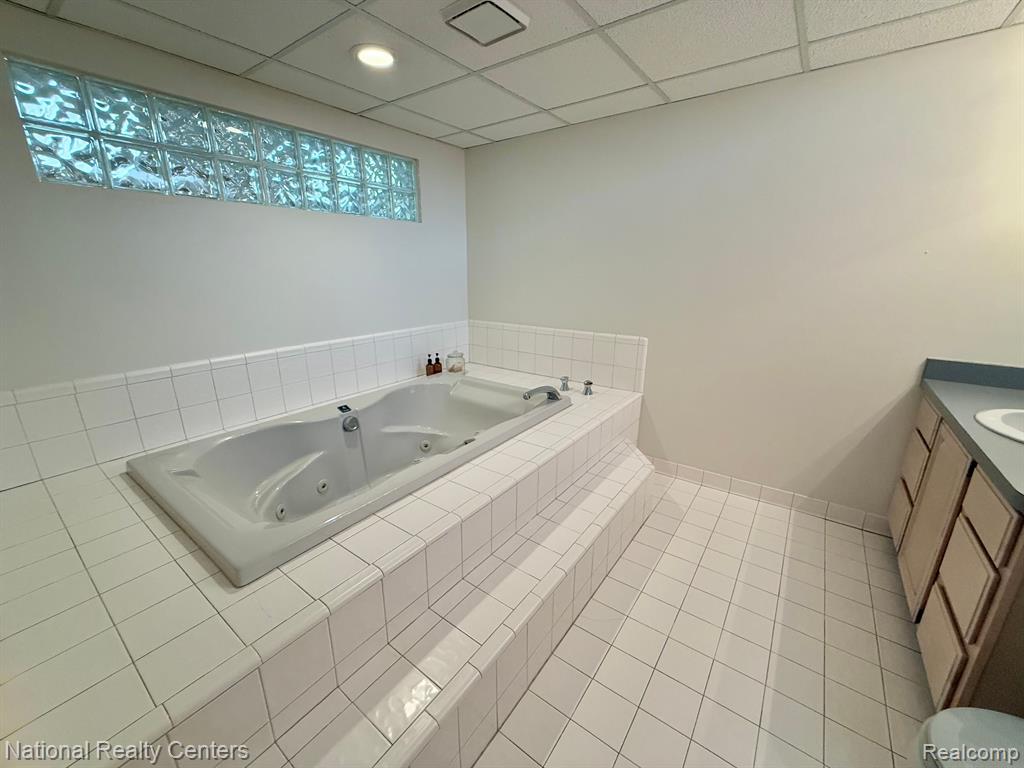 4049 PINESTEAD Drive, Commerce Twp, MI 48390 — Photo 54